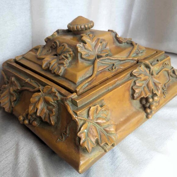 Stunning Intricately Sculpted Ornate Grape Vines Large Lidded Trinket Box - Picture 7 of 10